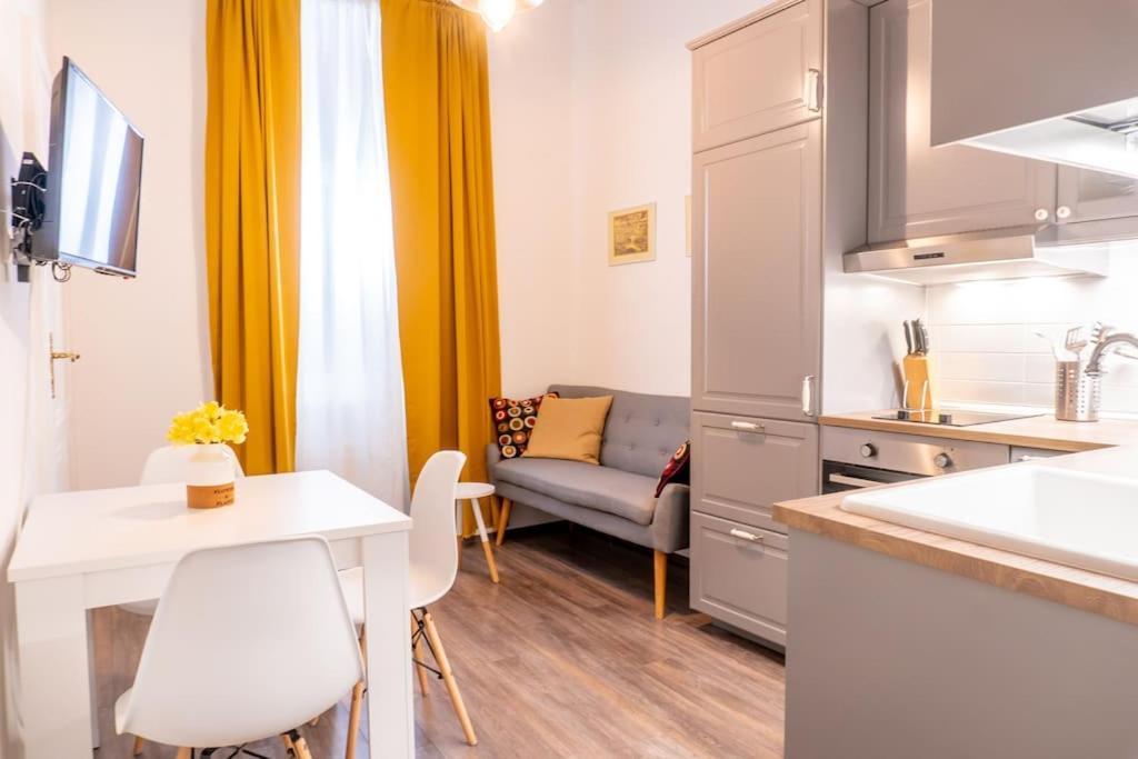 Central And Comfy 2Bdr Apartment Near Parliament Belgrade Exterior photo