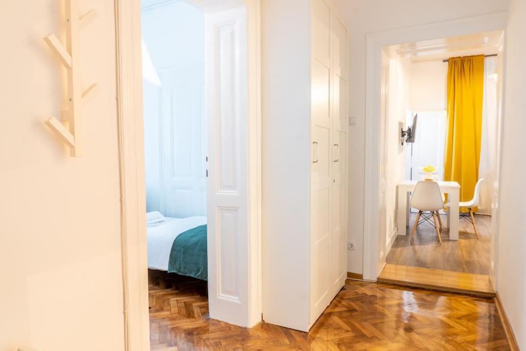 Central And Comfy 2Bdr Apartment Near Parliament Belgrade Exterior photo